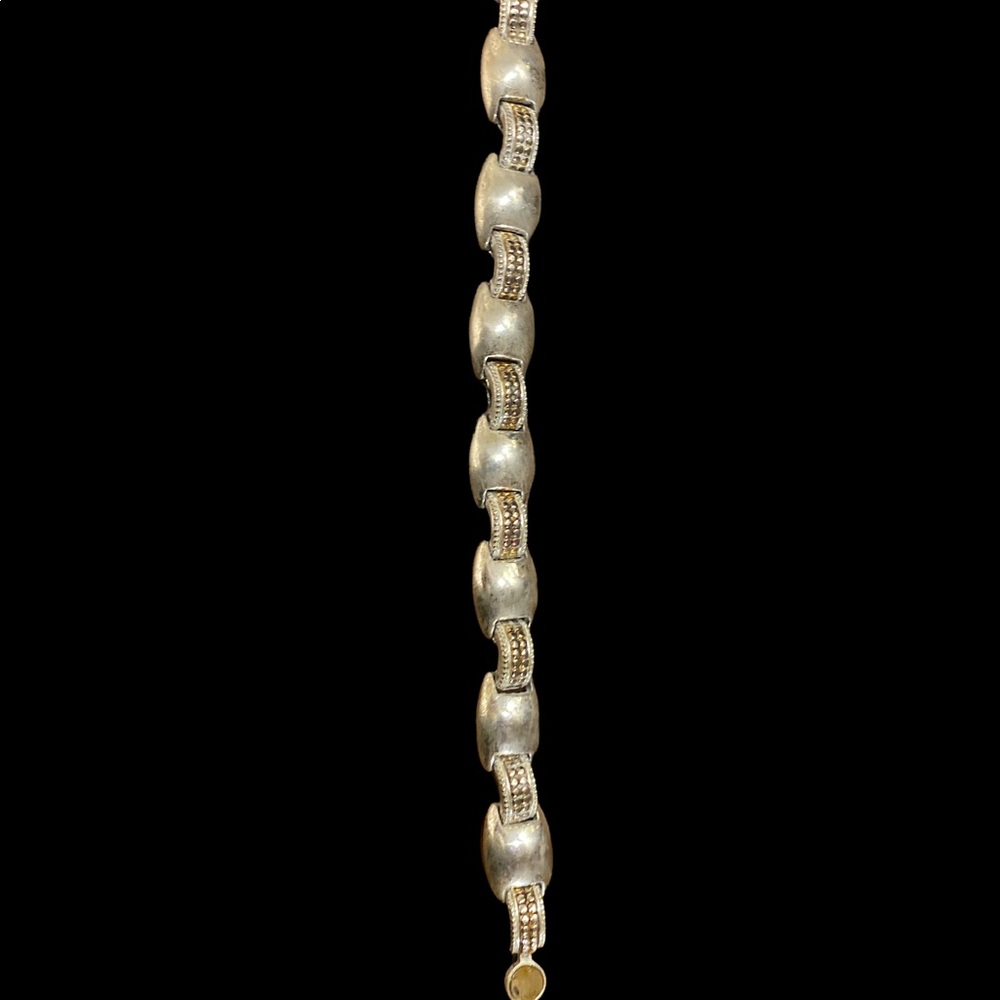 Silver tone braclet with magnetic clasp 66